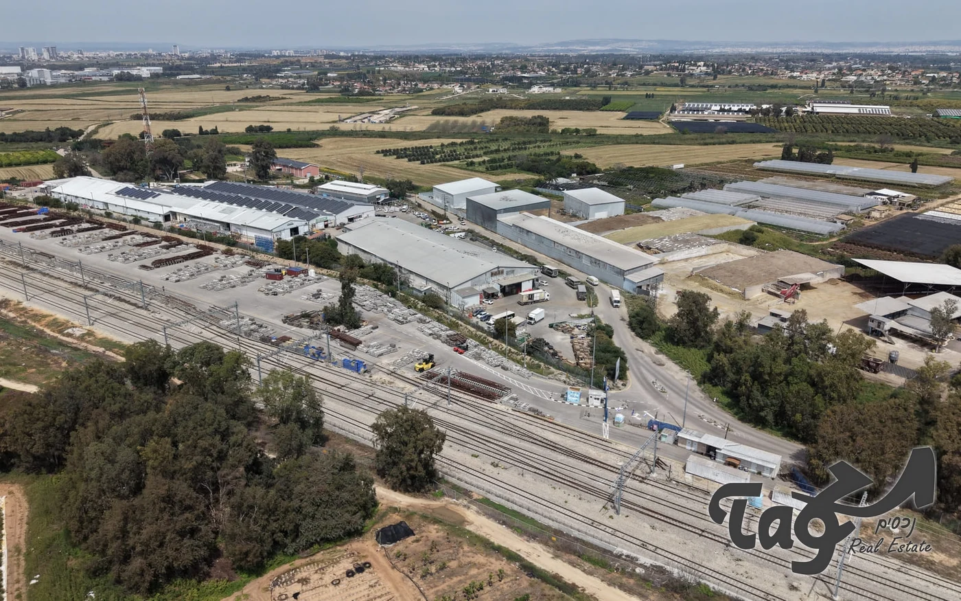 מבנה תעשייה ולוגיסטיקה להשכרה בכפר ויתקין - צילום אווירי, מבט כללי על האזור